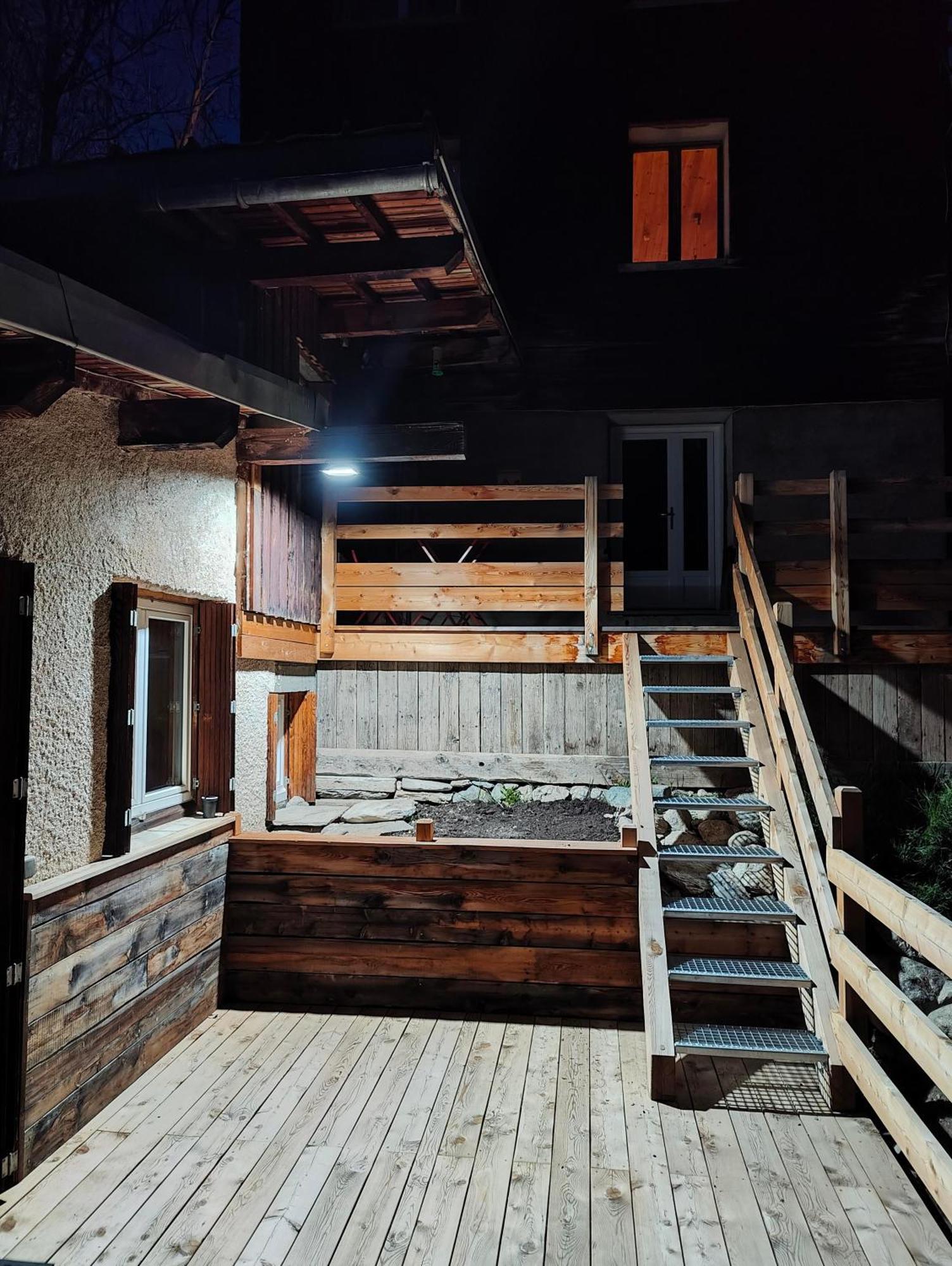 Chalet Ailleurs Appartement A Molines En Queyras Exterior foto