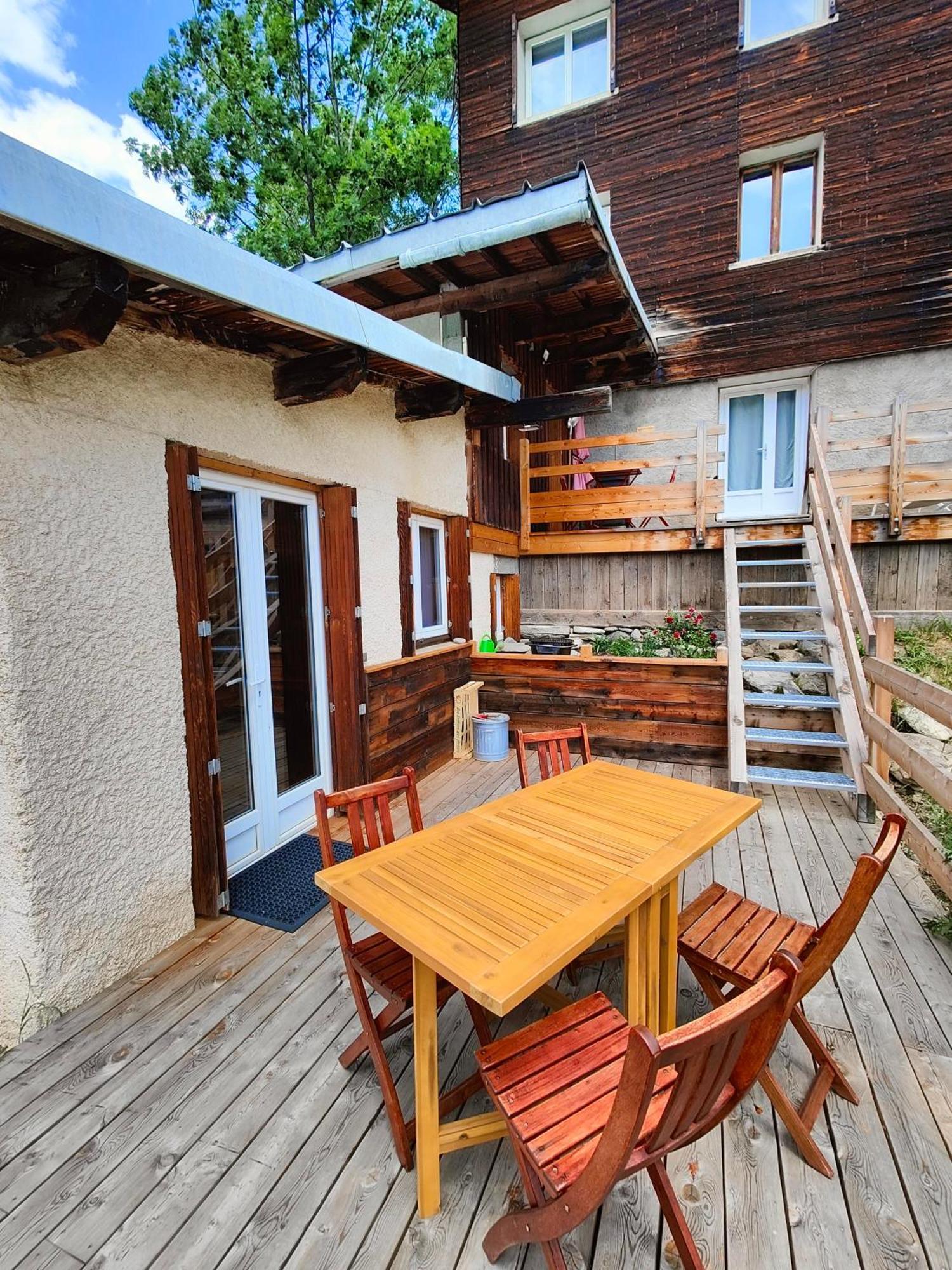 Chalet Ailleurs Appartement A Molines En Queyras Exterior foto